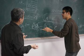 王岩冰老师与学生互动